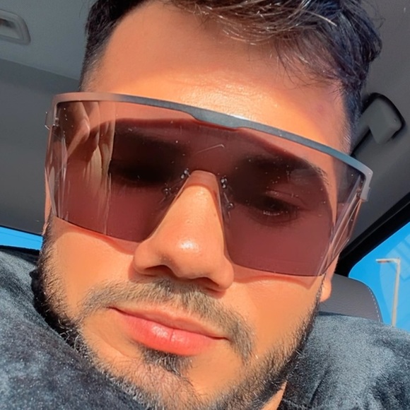 Meet your Posher, Marco - Picture 1 of 1